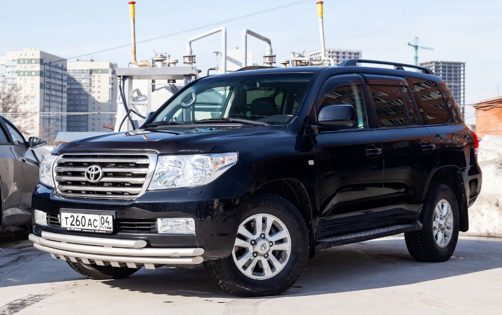 A Toyota land cruiser, an example of a large vehicle you buy in Japan