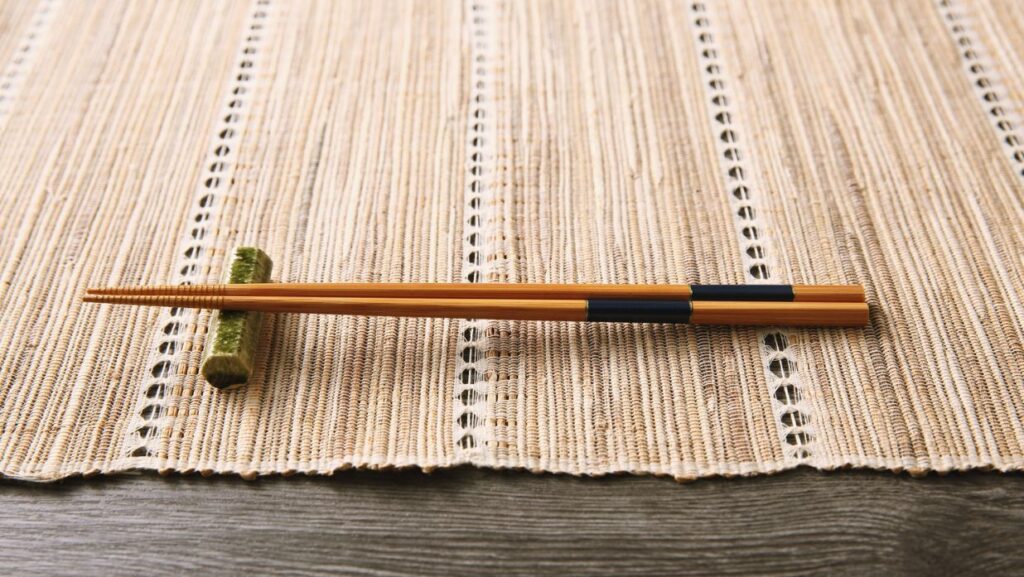 putting chopstick upright