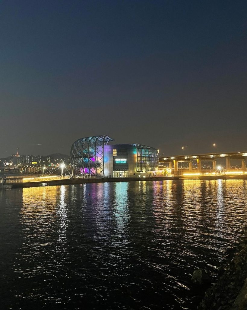 Seoul Han River at night during Alexandra’s semester abroad in South Korea