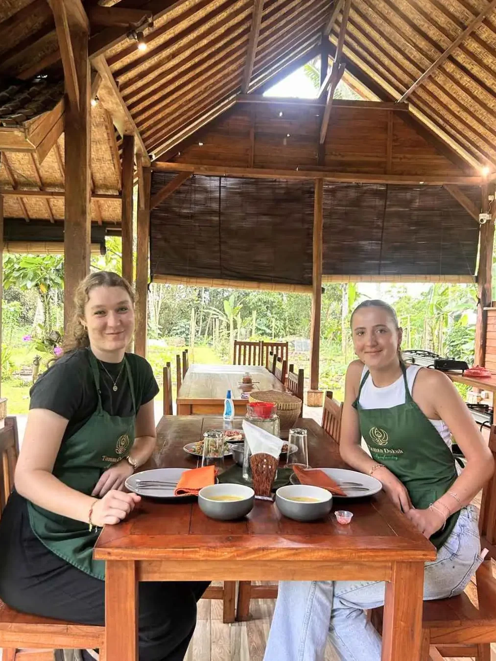 Friends studying abroad in Bali